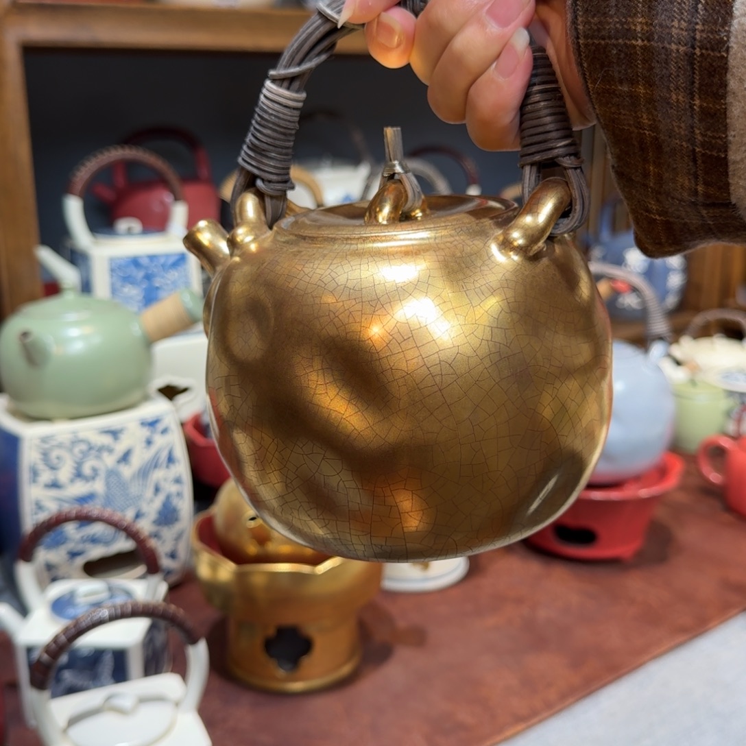 ****宝陶梵山堂陶壶金听云