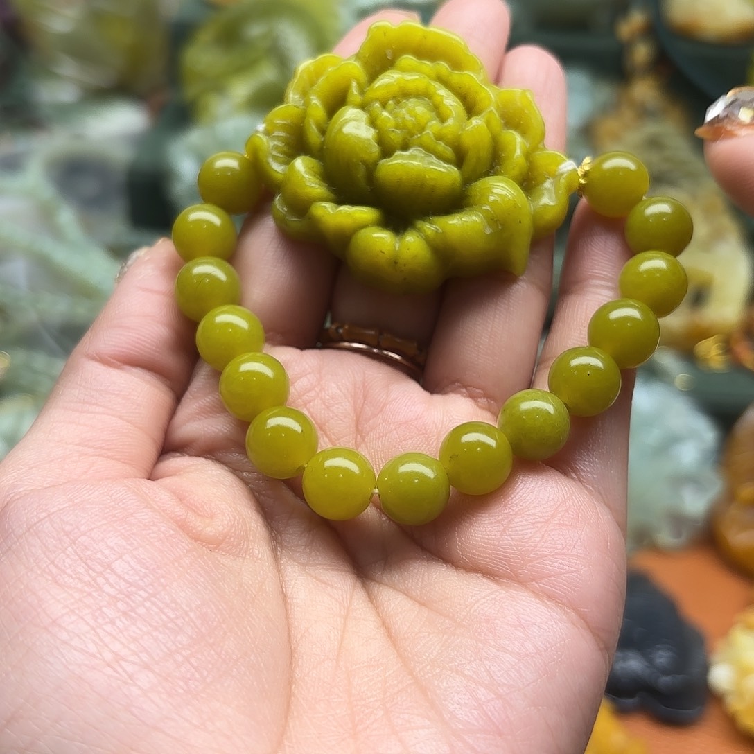 蛇纹石玉未镶嵌颈饰