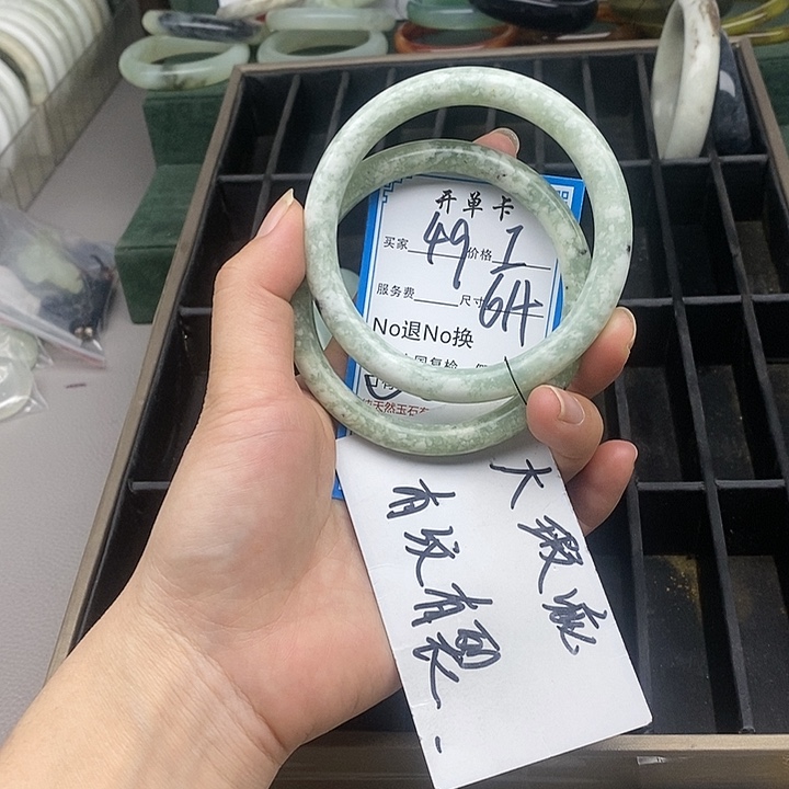 蛇纹石玉未镶嵌手镯