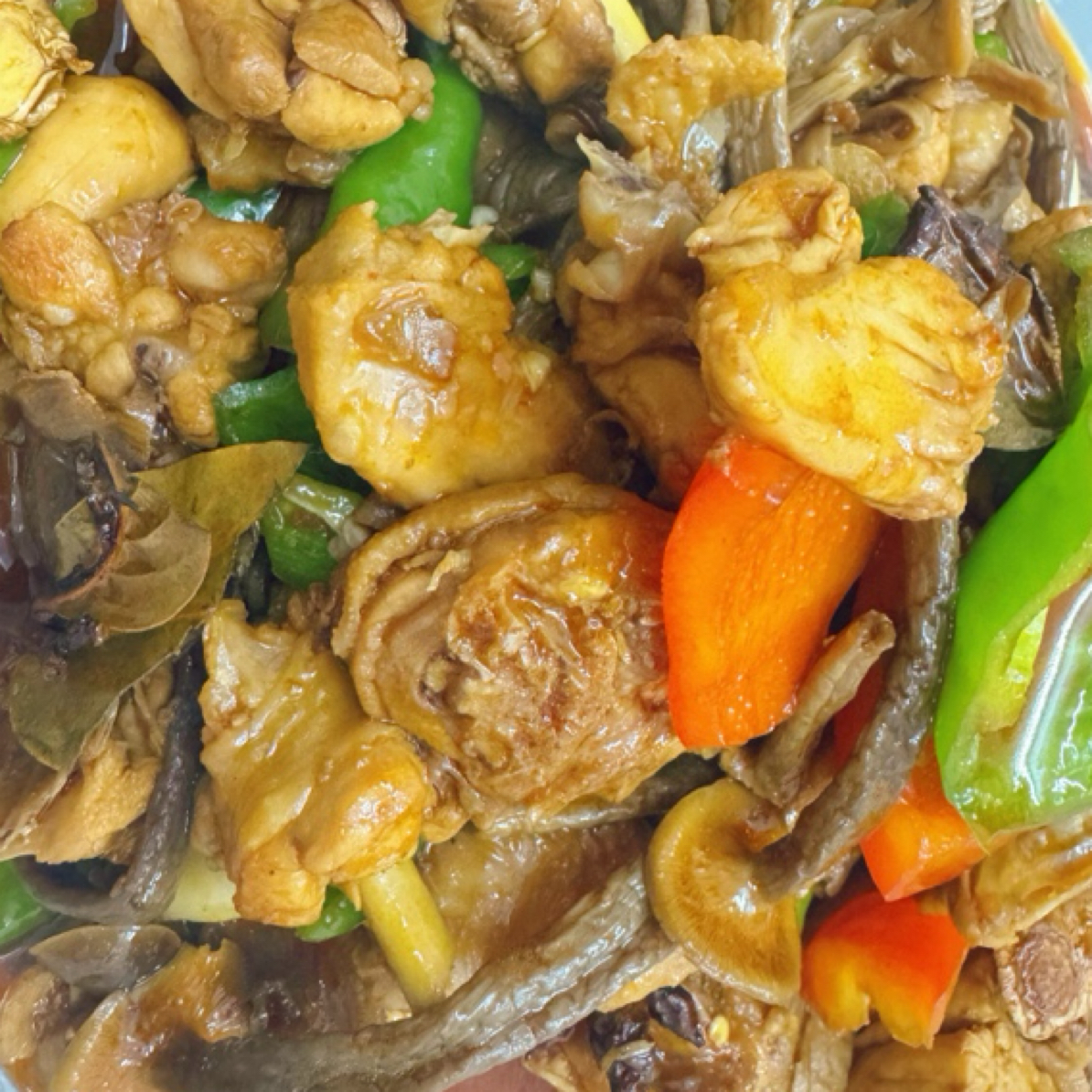 鹿茸菇炒鸡