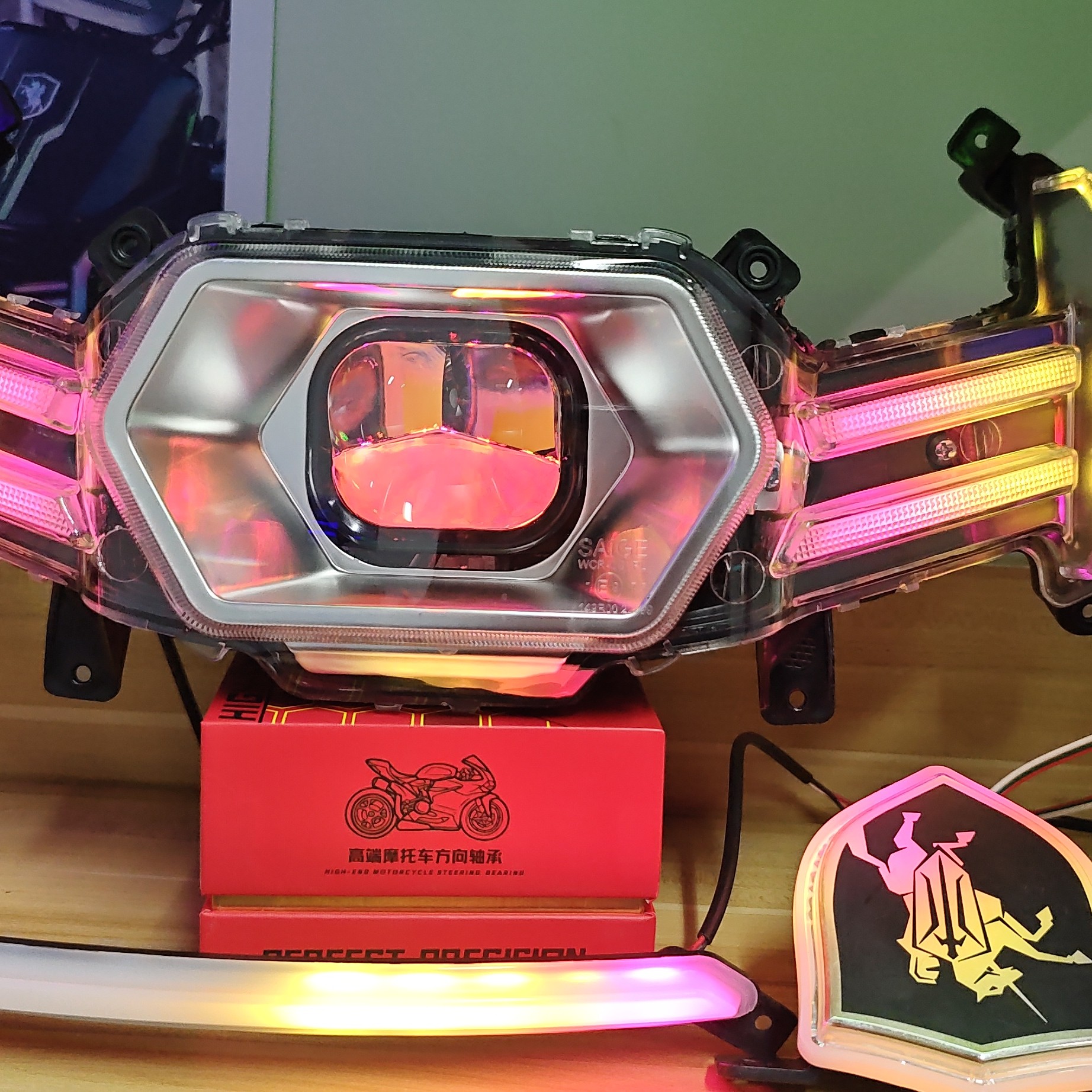    黑骑士M1、E10炫彩大灯（三件套）