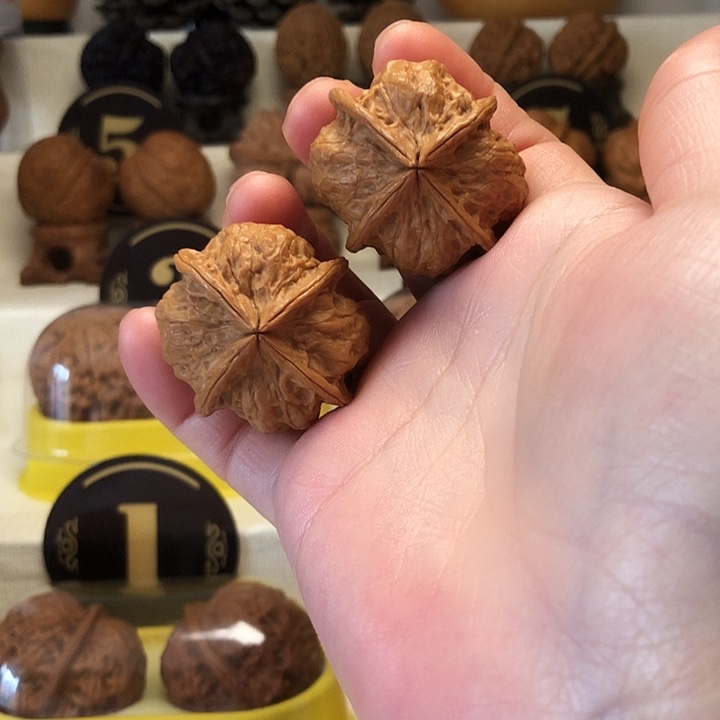 李****桃核吊坠云南铁核桃