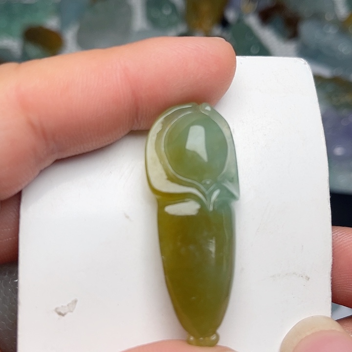 翡翠颈饰未镶嵌玉兰花