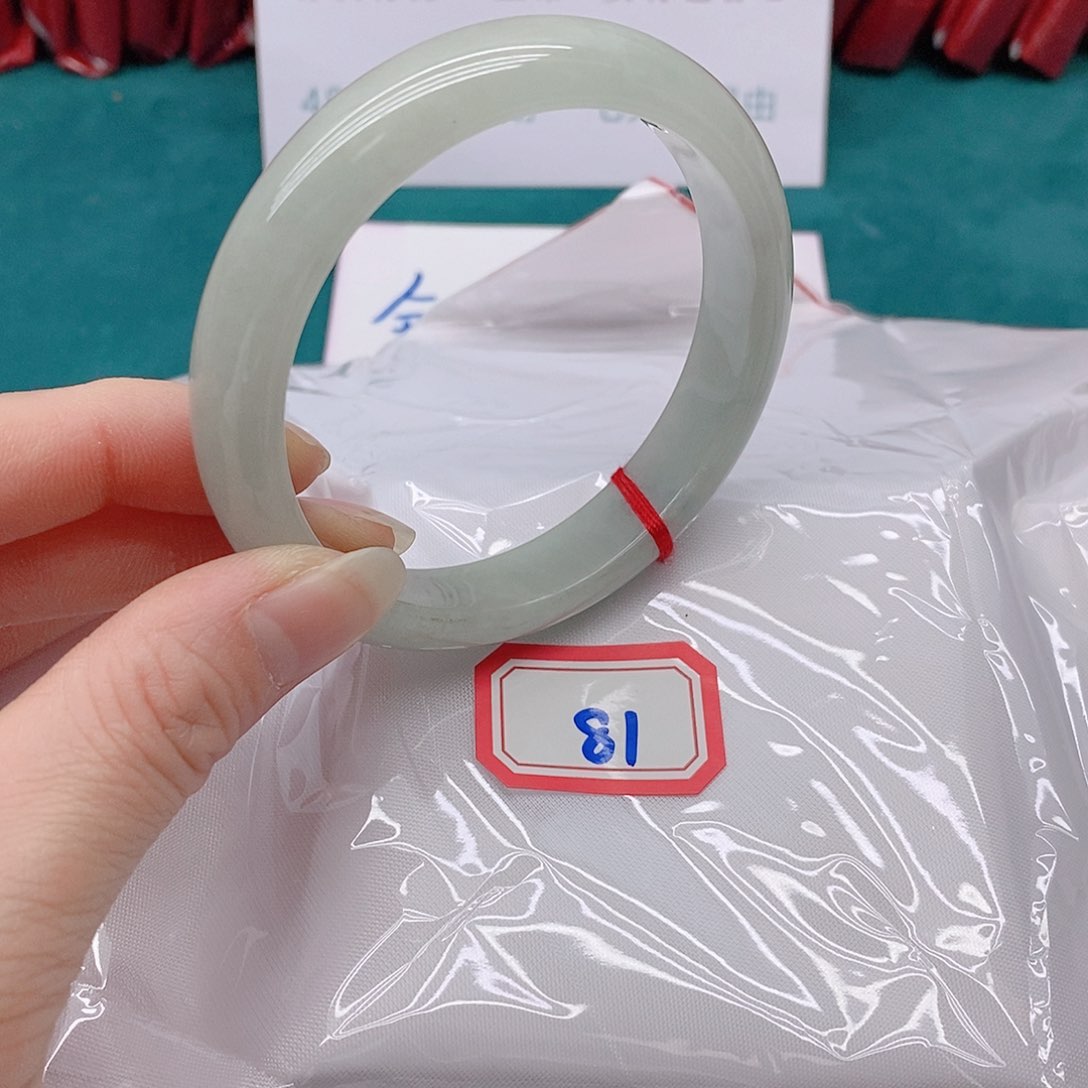 翡翠手镯未镶嵌赶****子8111111111111