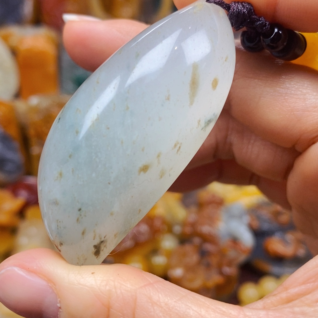 石英质玉未镶嵌颈饰