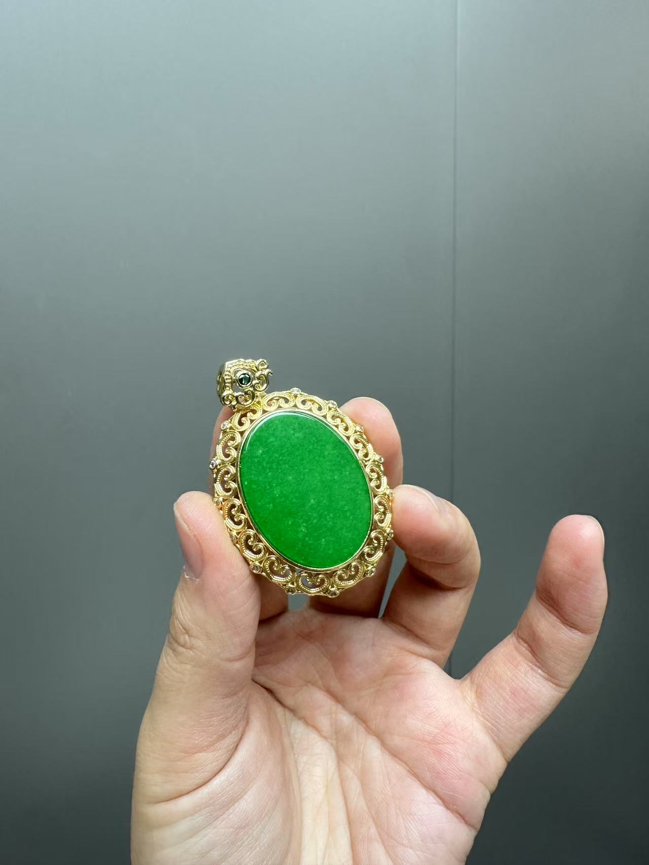 翡翠设计款14k雕刻祥云椭圆形圆牌吊坠