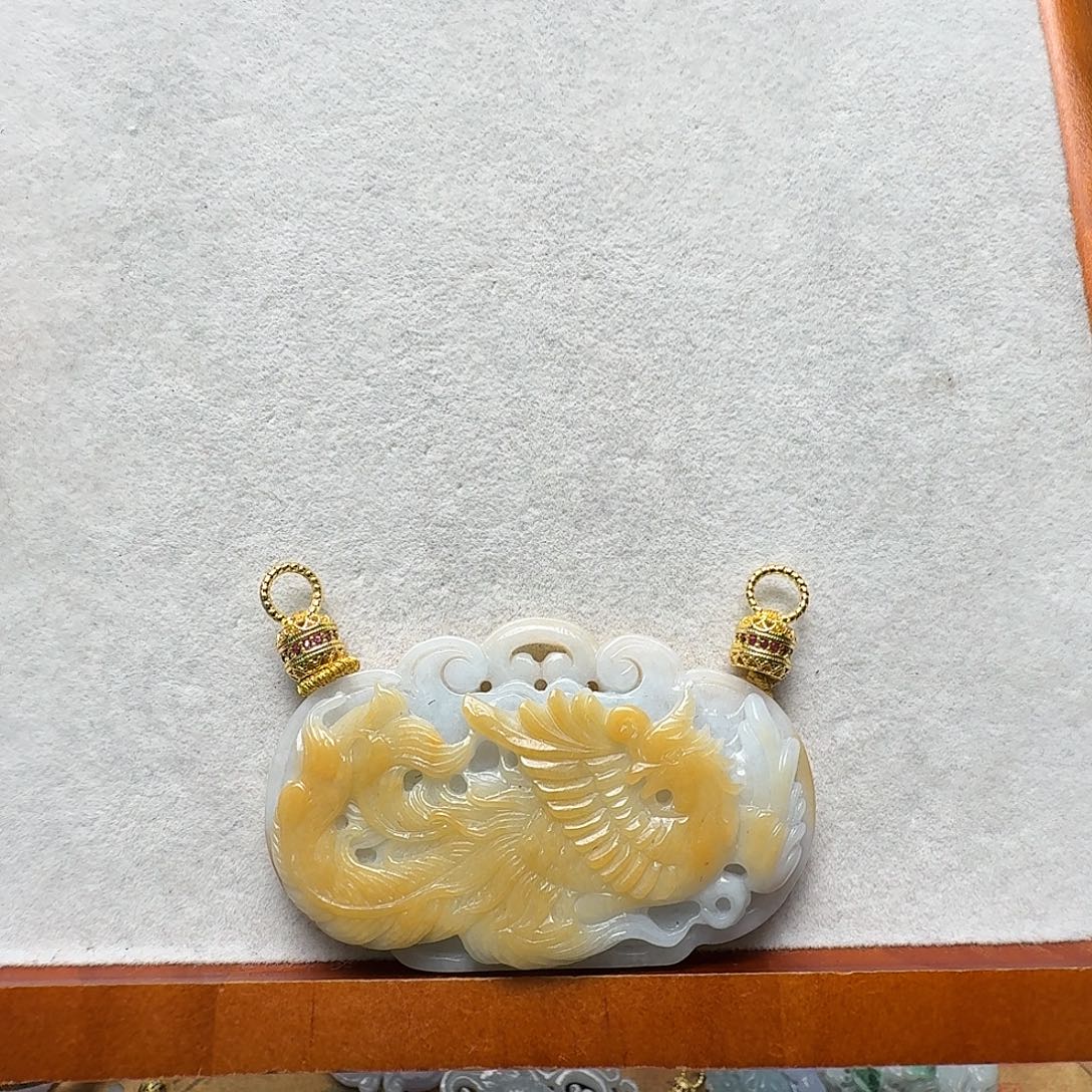 翡翠未镶嵌吊坠(赠链)