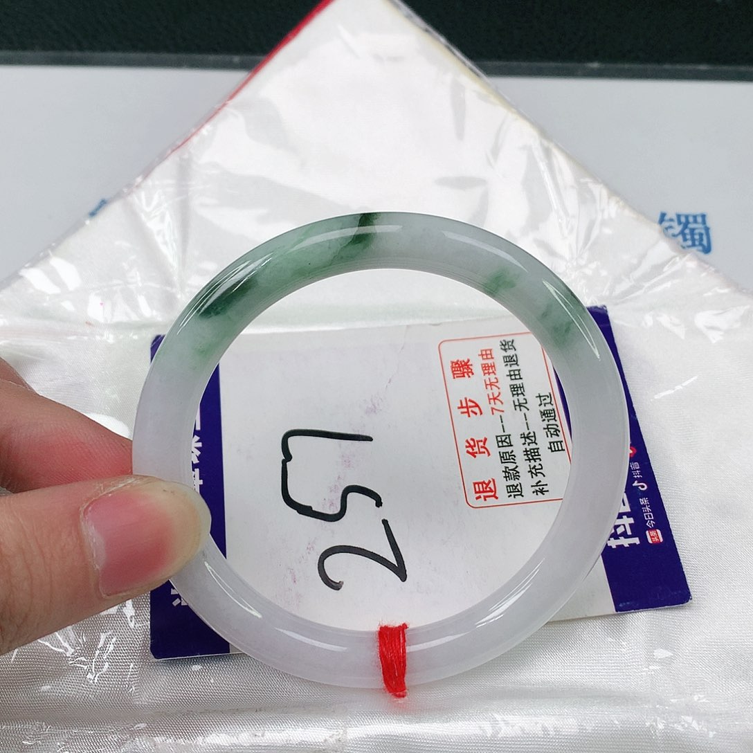 翡翠手镯未镶嵌翡翠
