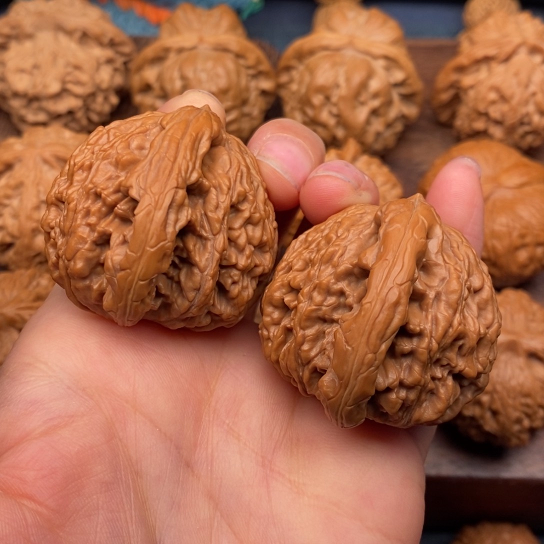 文玩核桃把件42狮虎兽，大粗棱