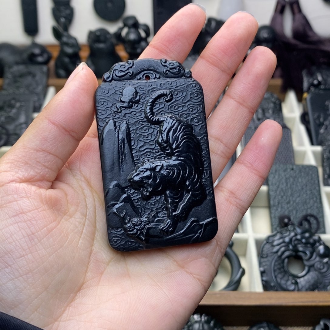 用***1和田玉未镶嵌颈饰