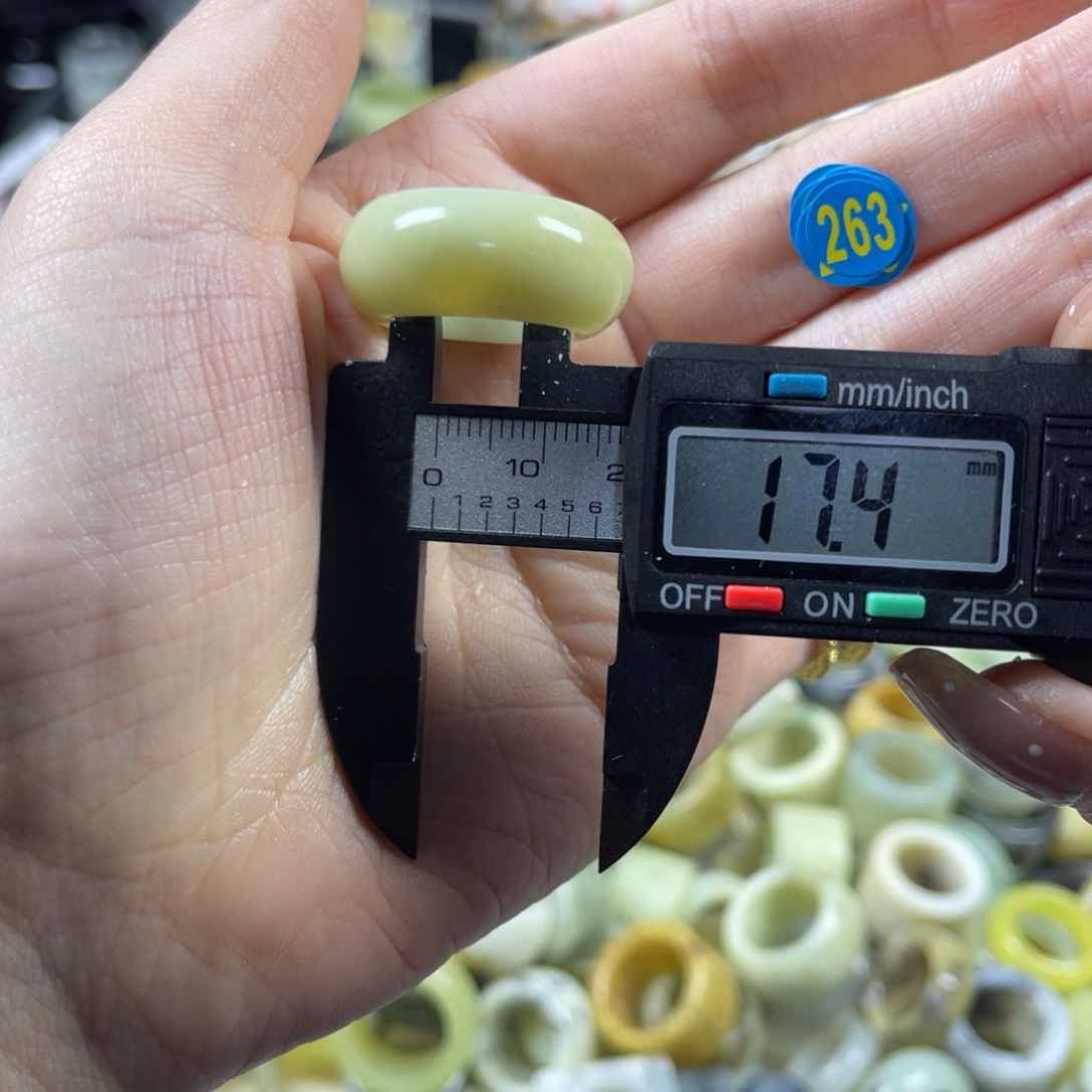 蛇纹石玉未镶嵌戒指