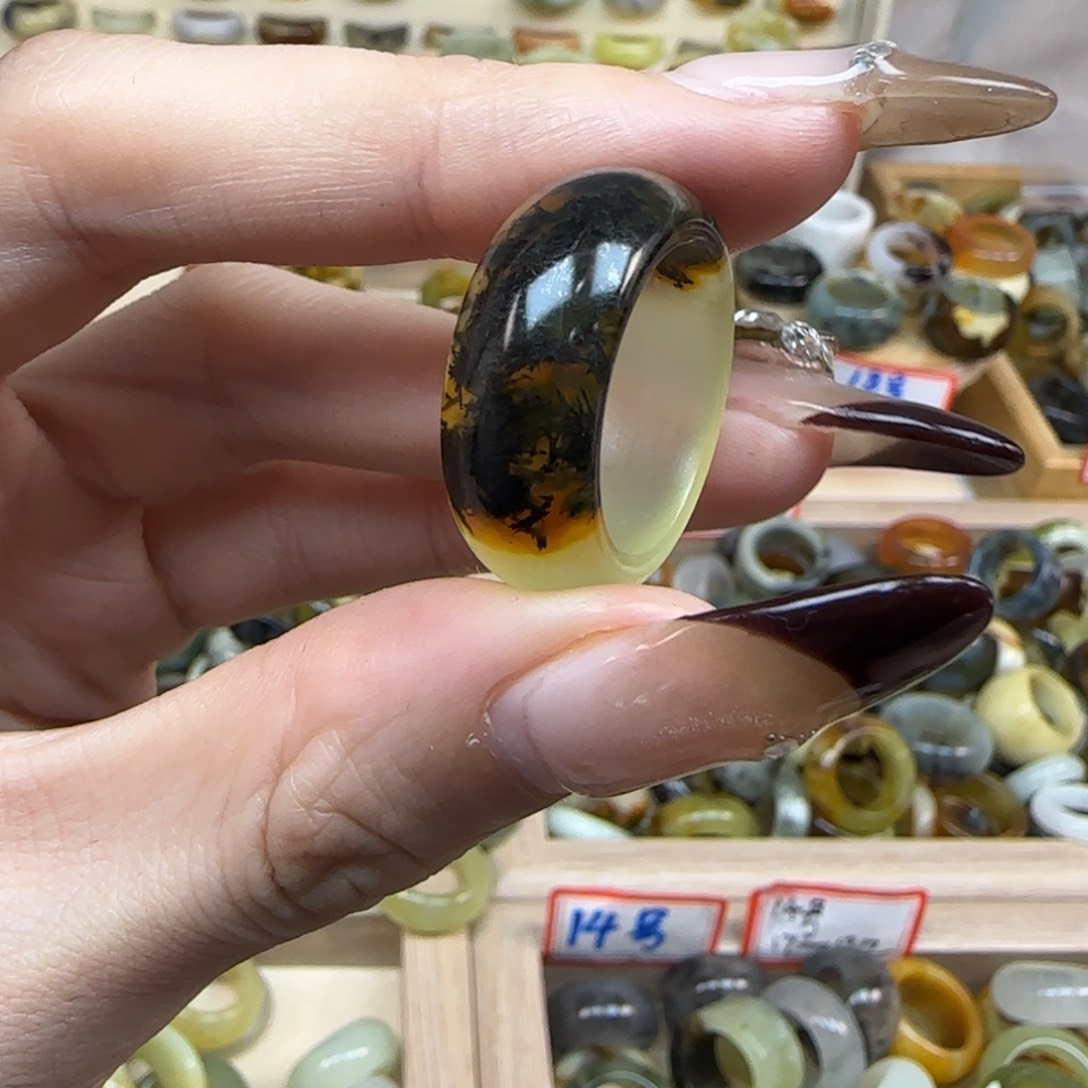 岫玉岫玉直切内径17.9，16圈未镶嵌