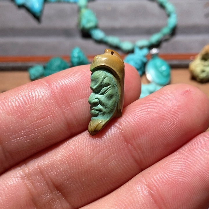 绿松石颈饰未镶嵌