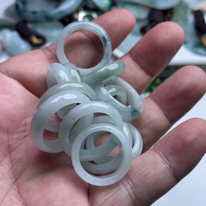 淇***）翡翠未镶嵌颈饰多样性发货拍一发一