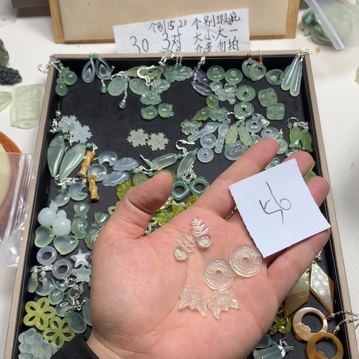 牧***人蛇纹石玉合金耳钉