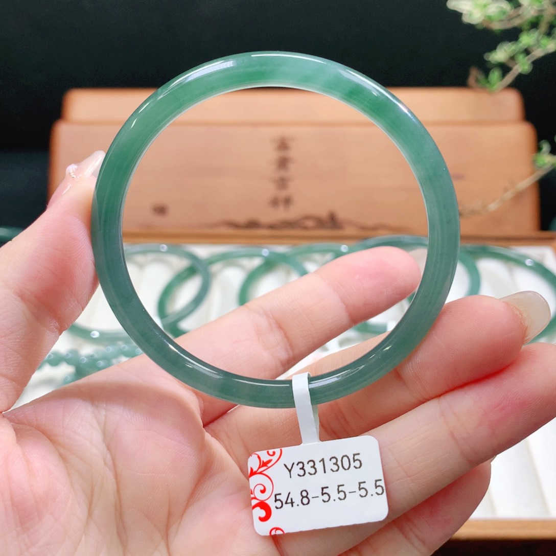 翡翠手镯未镶嵌天然