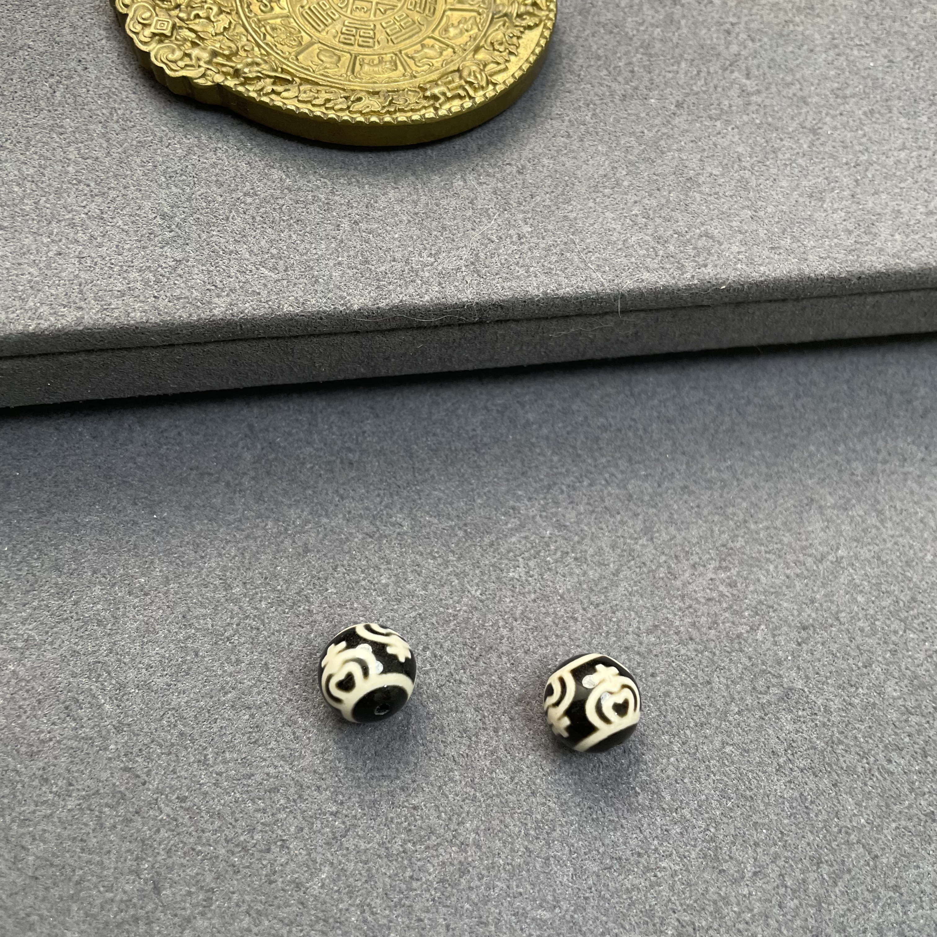 台工艺黑白宝瓶达洛小圆珠一对尺寸1.0