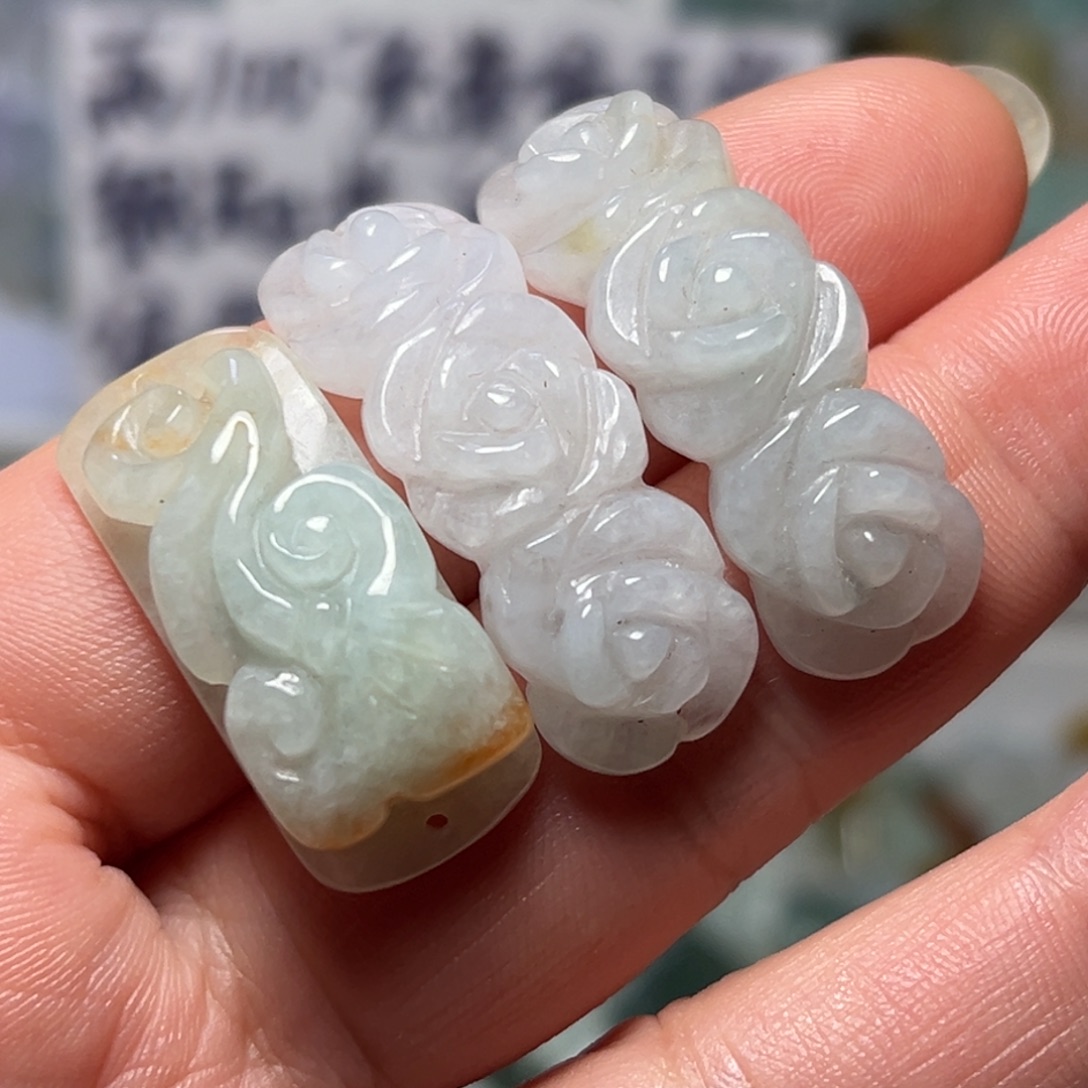 翡翠未镶嵌颈饰3个处理100块