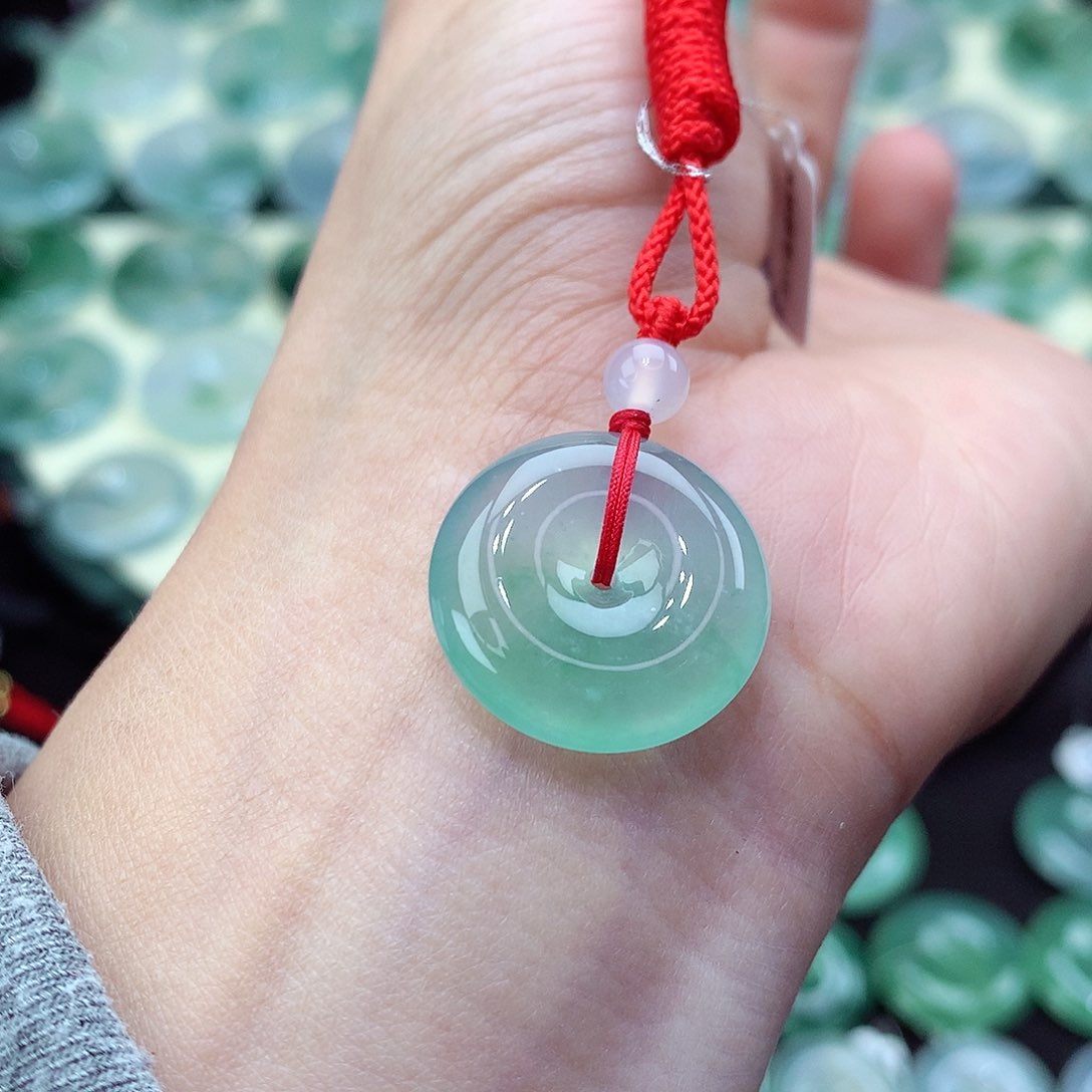 翡翠颈饰未镶嵌编号112。尺寸19.7-5.8