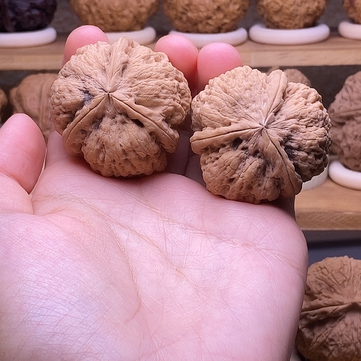 文玩核桃吊坠花中花40mm