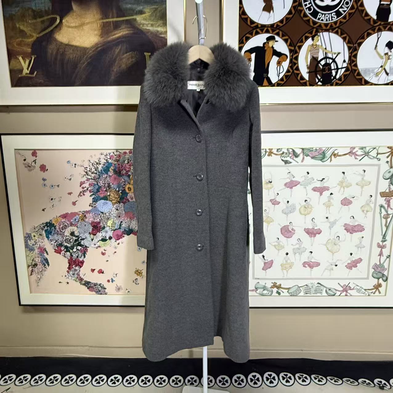 95新 BALMAIN/巴尔曼 巴尔曼灰色秋冬毛领大衣时尚fy5556女装外套