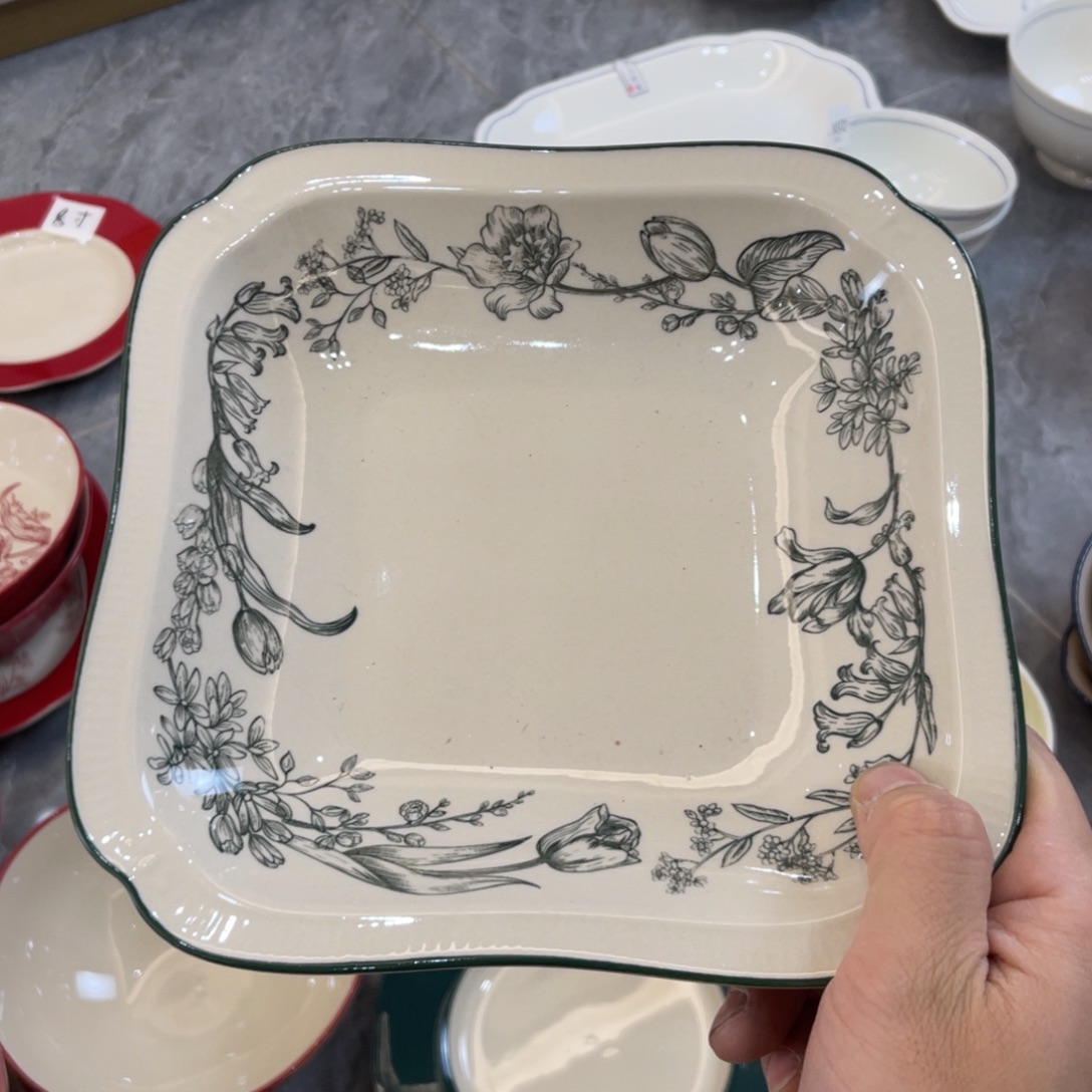 陶瓷微瑕餐具介意勿拍，满18飞！