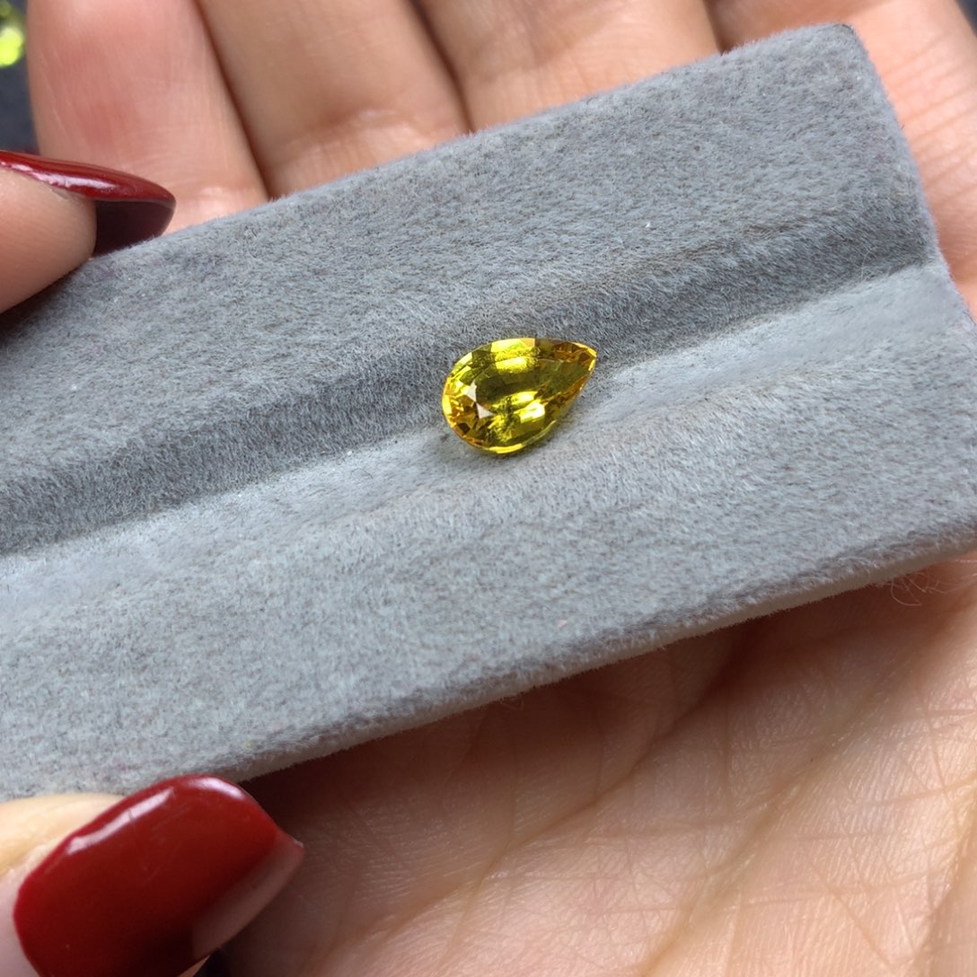 蓝宝石裸石未镶嵌2.115ct黄蓝宝