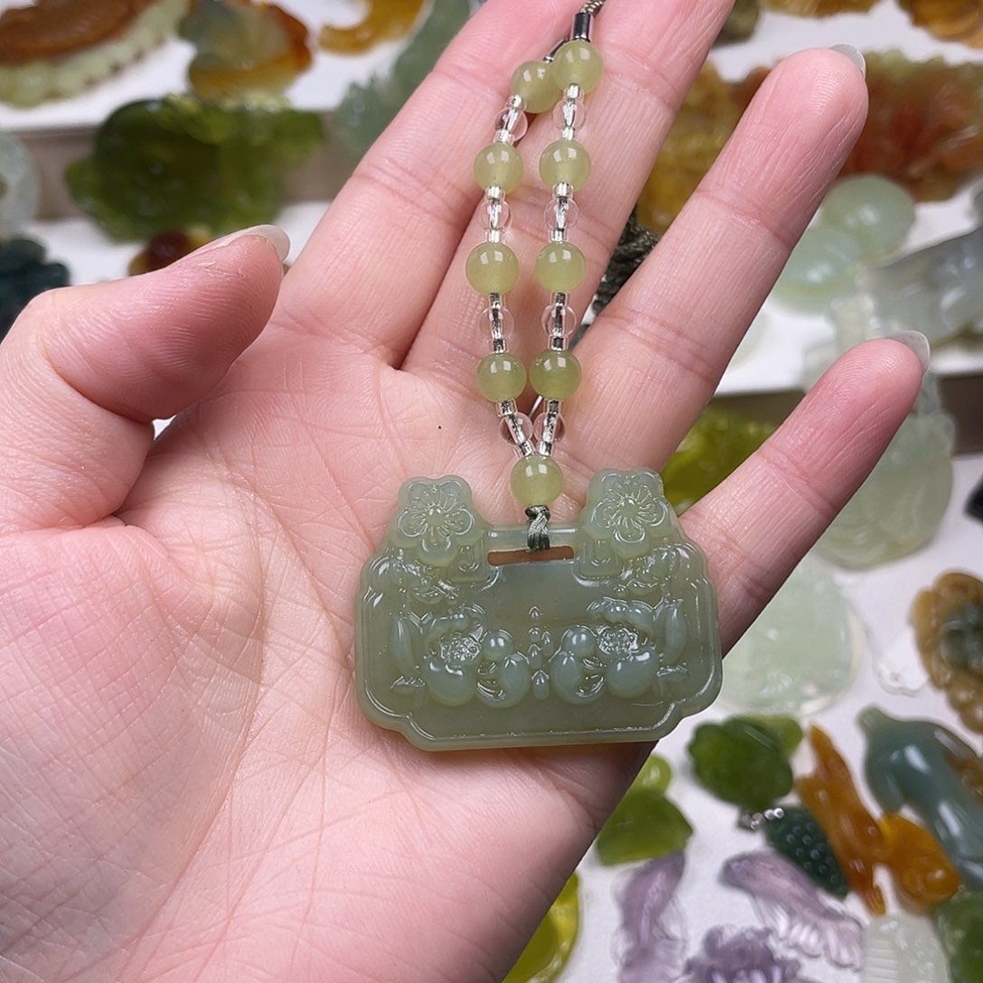 蛇纹石玉未镶嵌颈饰