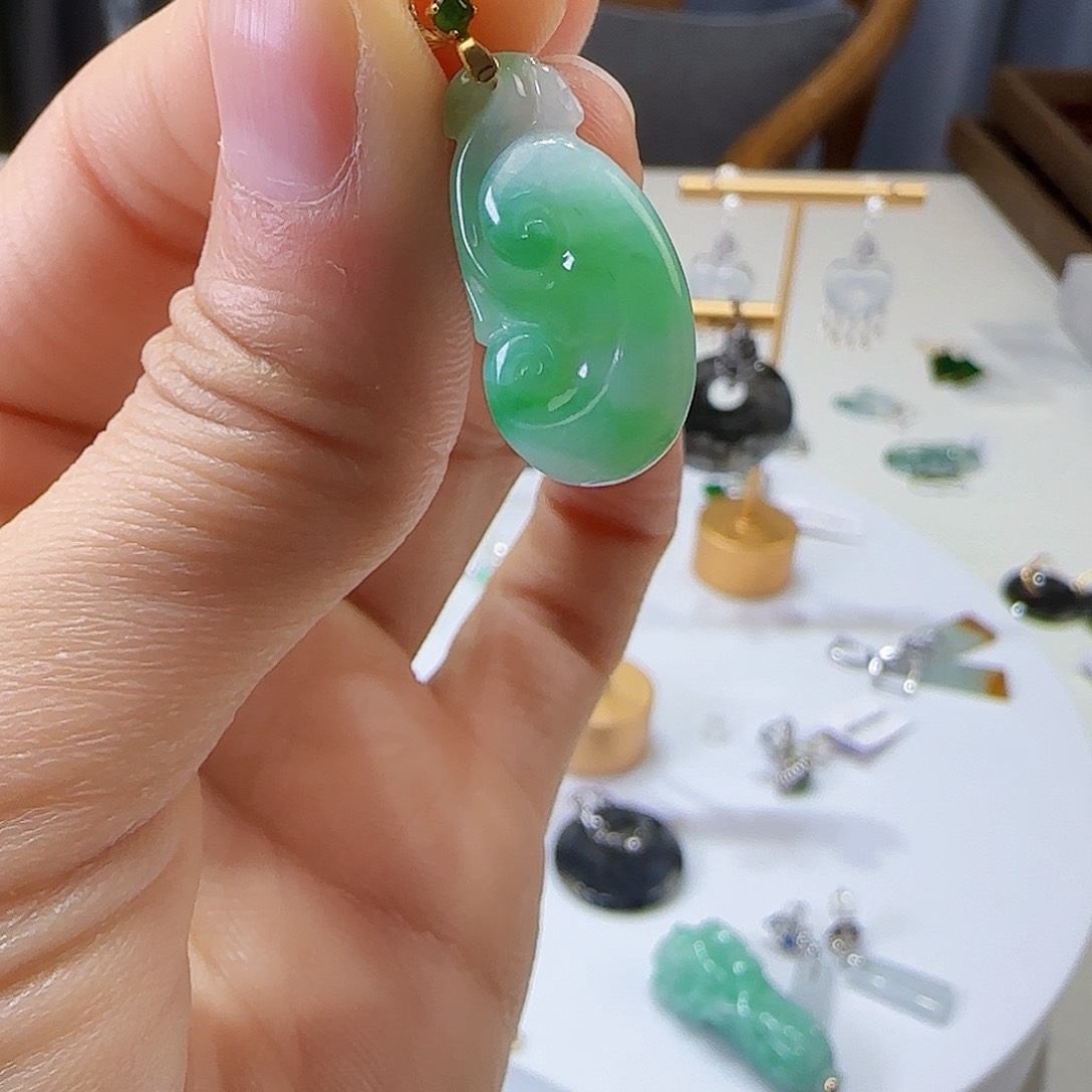 翡翠耳饰18K金镶嵌天然缅甸