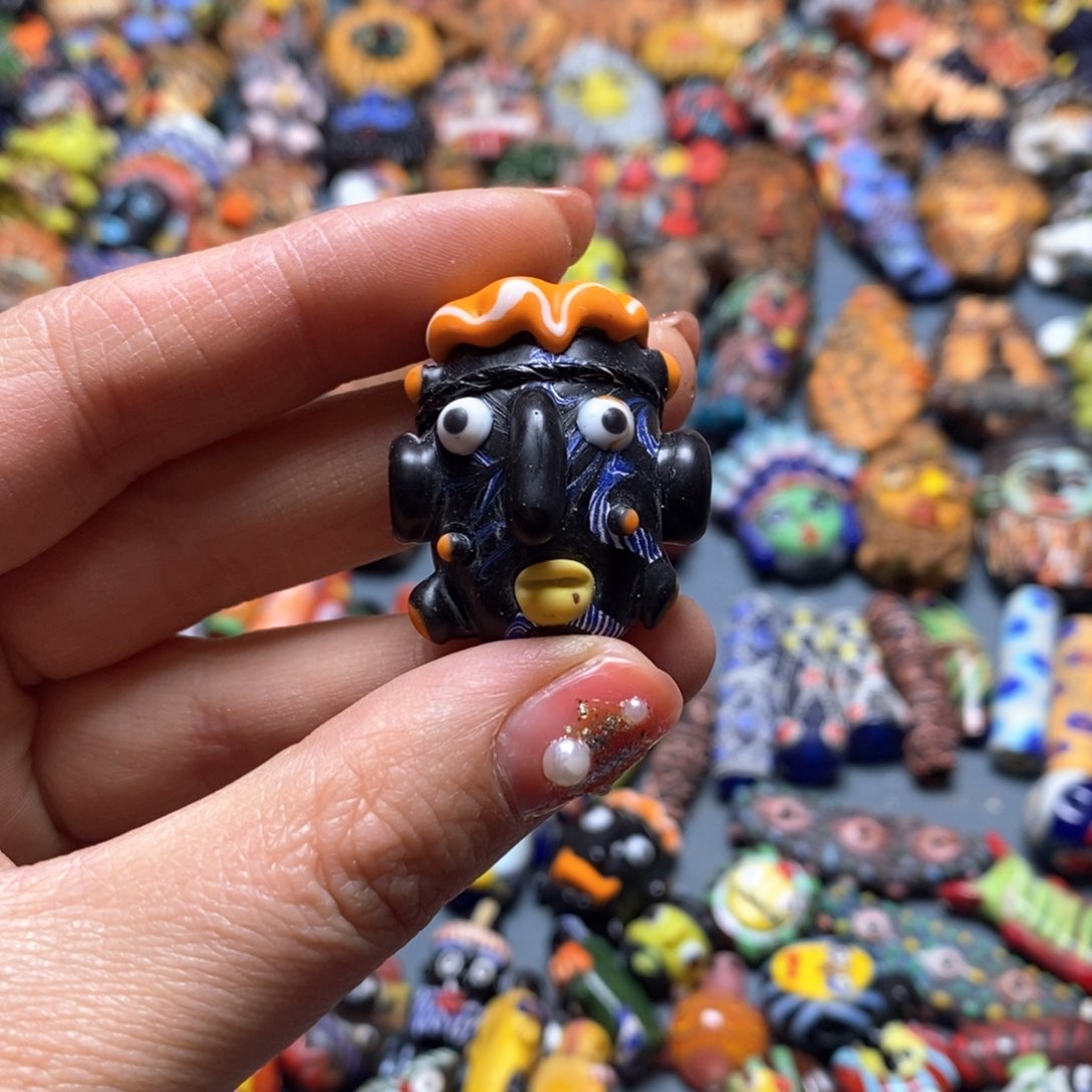 琉璃颈饰印度尼西亚娃娃