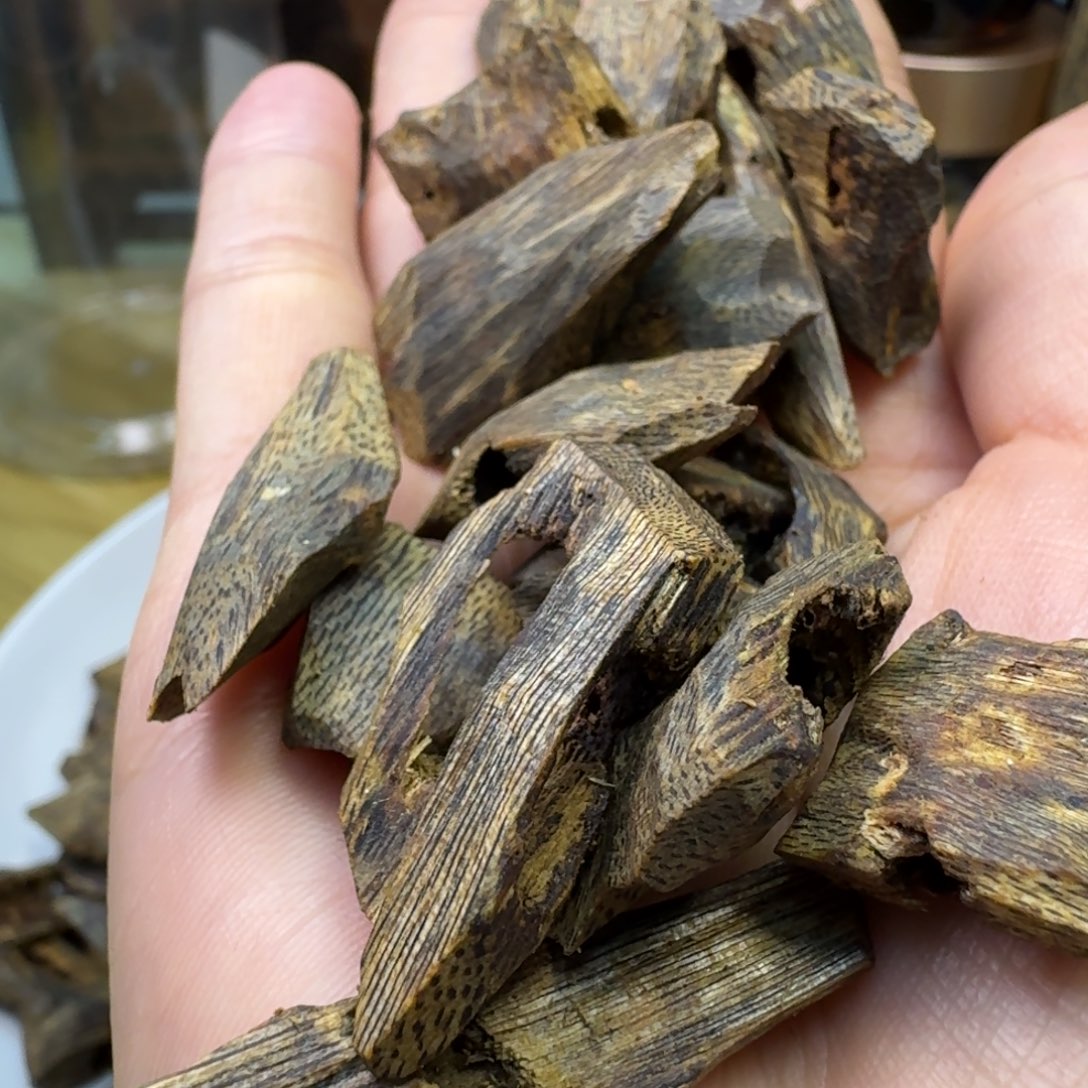 沉香碎屑沉香莺歌绿九九分沉高油块料50g