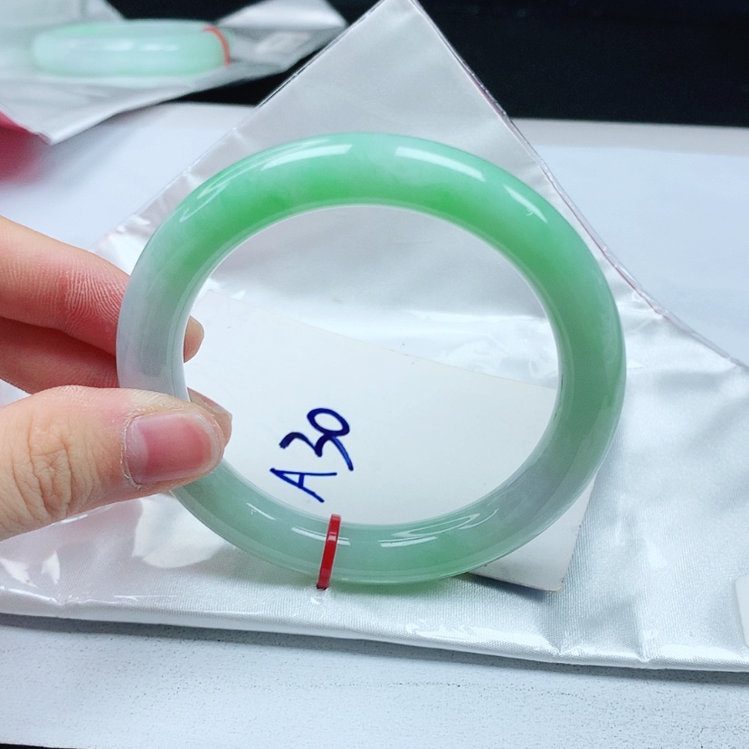 【闪购商品】翡翠手镯（贵妃镯）未镶嵌天然缅甸a货手镯57