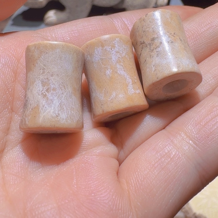 海***歌和田玉（糖玉）未镶嵌颈饰