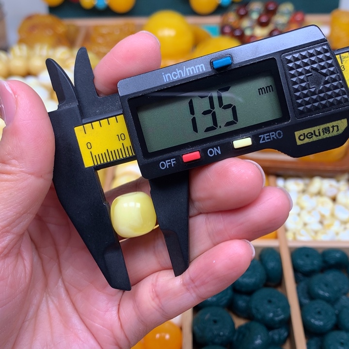 非金属仿琥珀饰品059