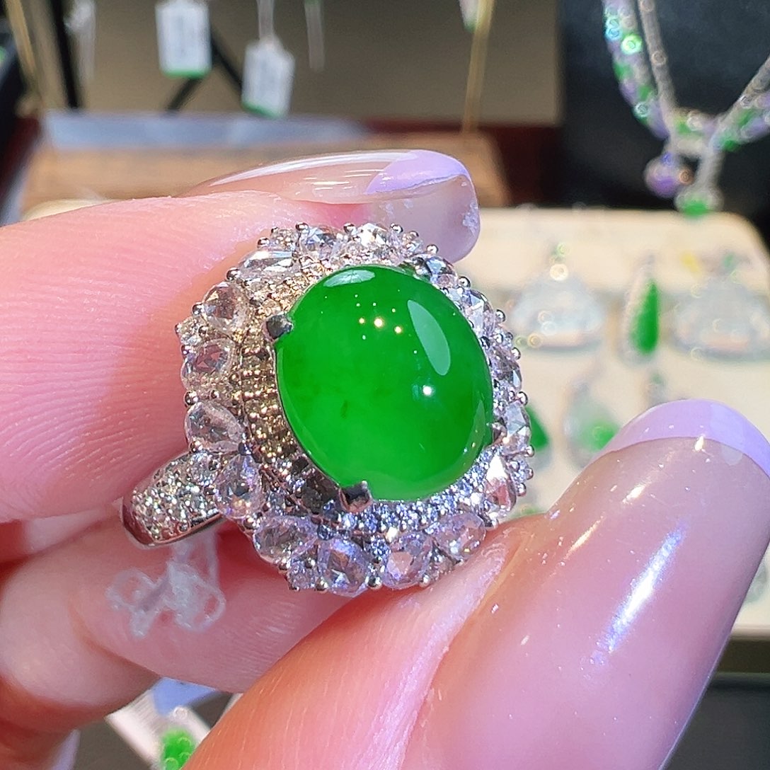 18K金镶嵌戒指翡翠翡翠