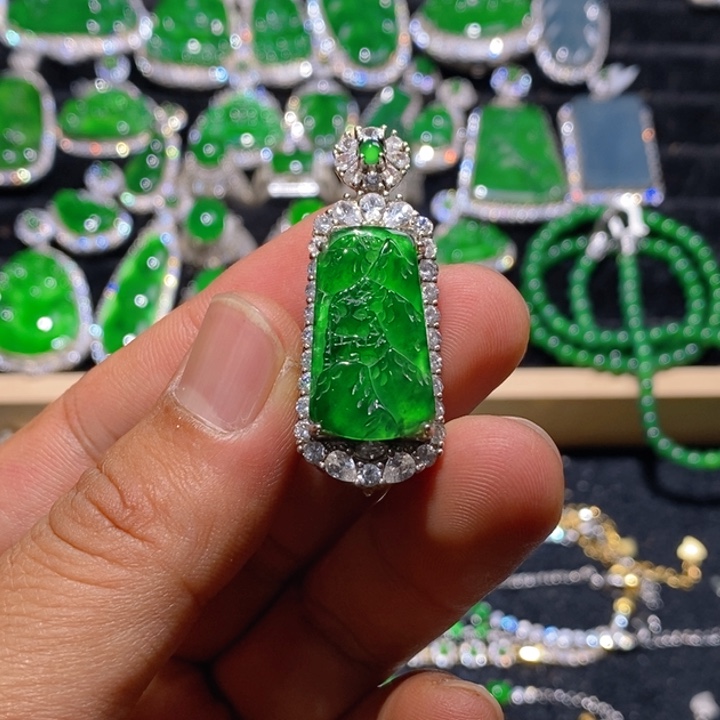 翡翠颈饰银S925镶嵌天然A货翡翠