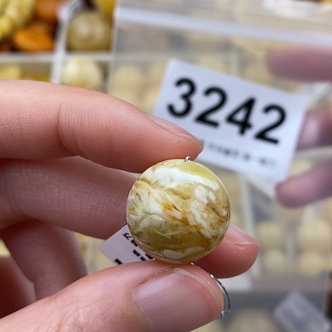 蜜蜡未镶嵌珠宝奇石17.4