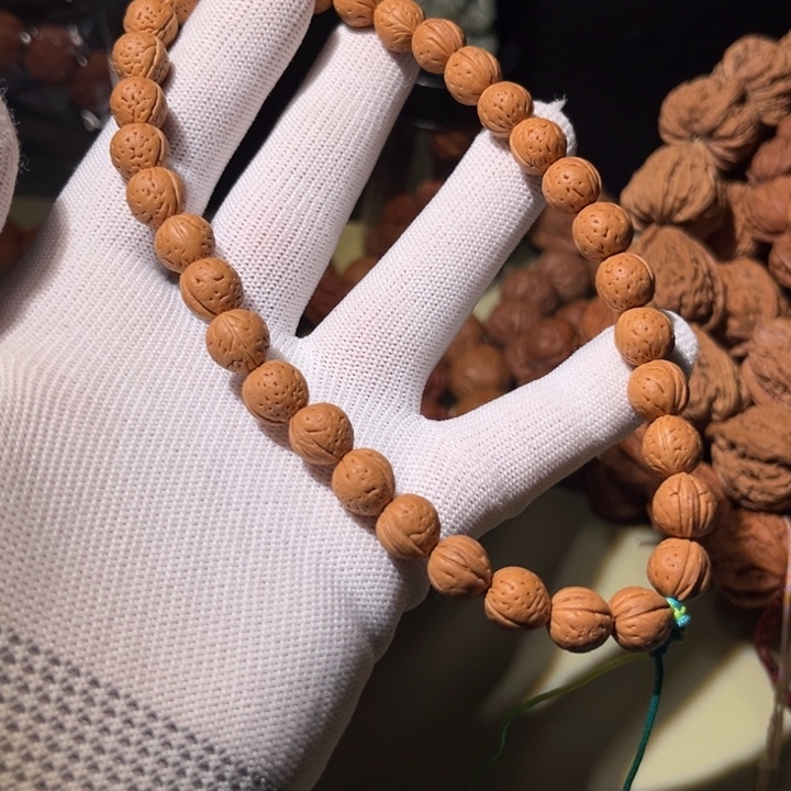 文玩核桃手串……30