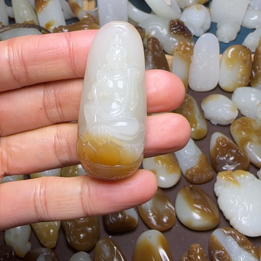 和田玉（糖玉）未镶嵌颈饰