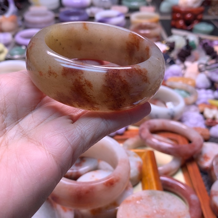 兜****石英岩玉未镶嵌踏雪轮胎56微微