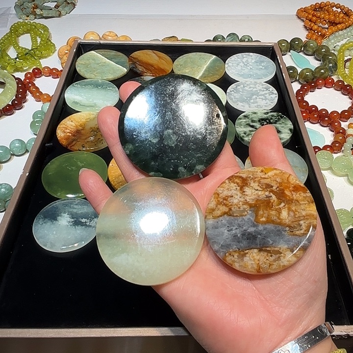 菲***菲蛇纹石玉未镶嵌吊坠3个