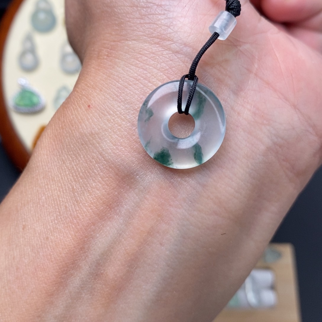 翡翠颈饰未镶嵌甜甜圈