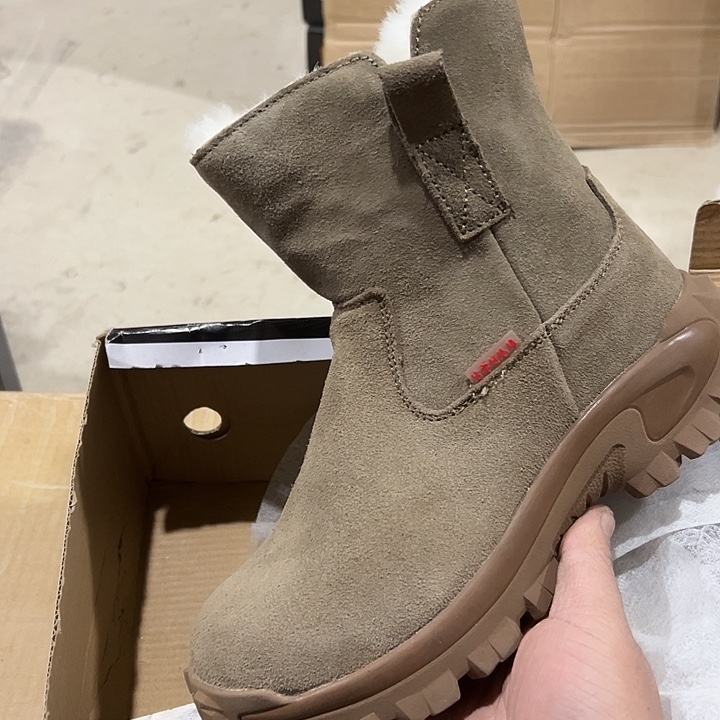 羊毛40码防砸防刺劳保鞋。