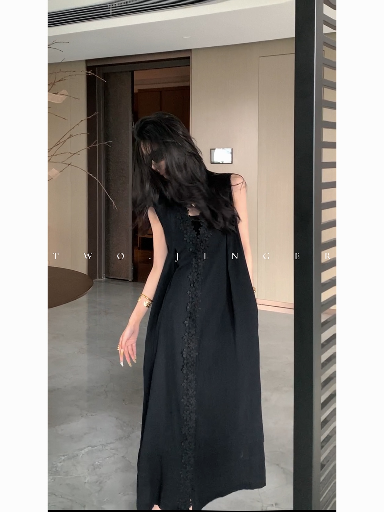 二静子 极简约静奢（爱尔兰）颜值与舒适并存清冷感连衣裙 CX92229 