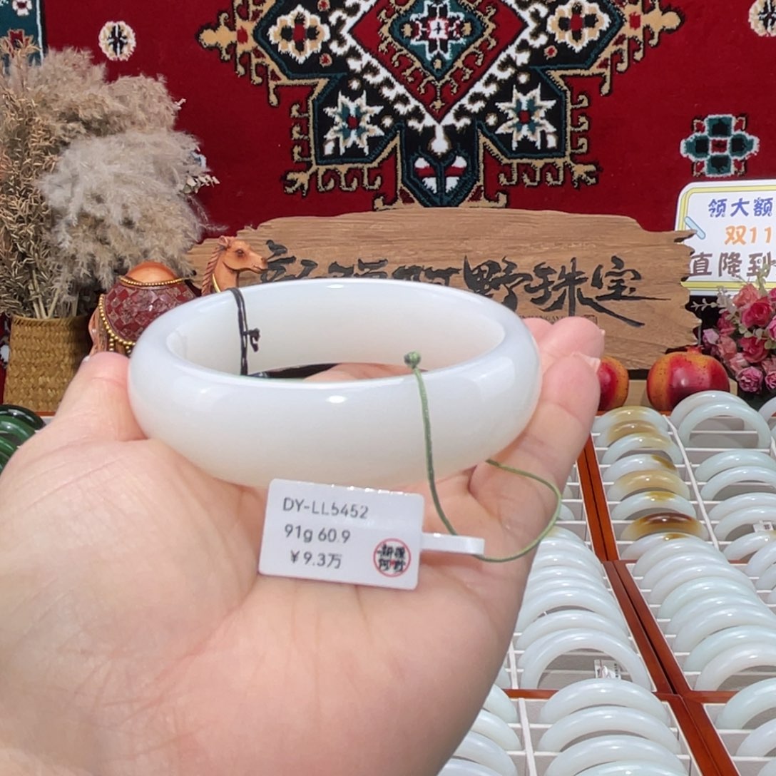 未镶嵌手镯和田玉天然羊脂玉且末老料轮胎