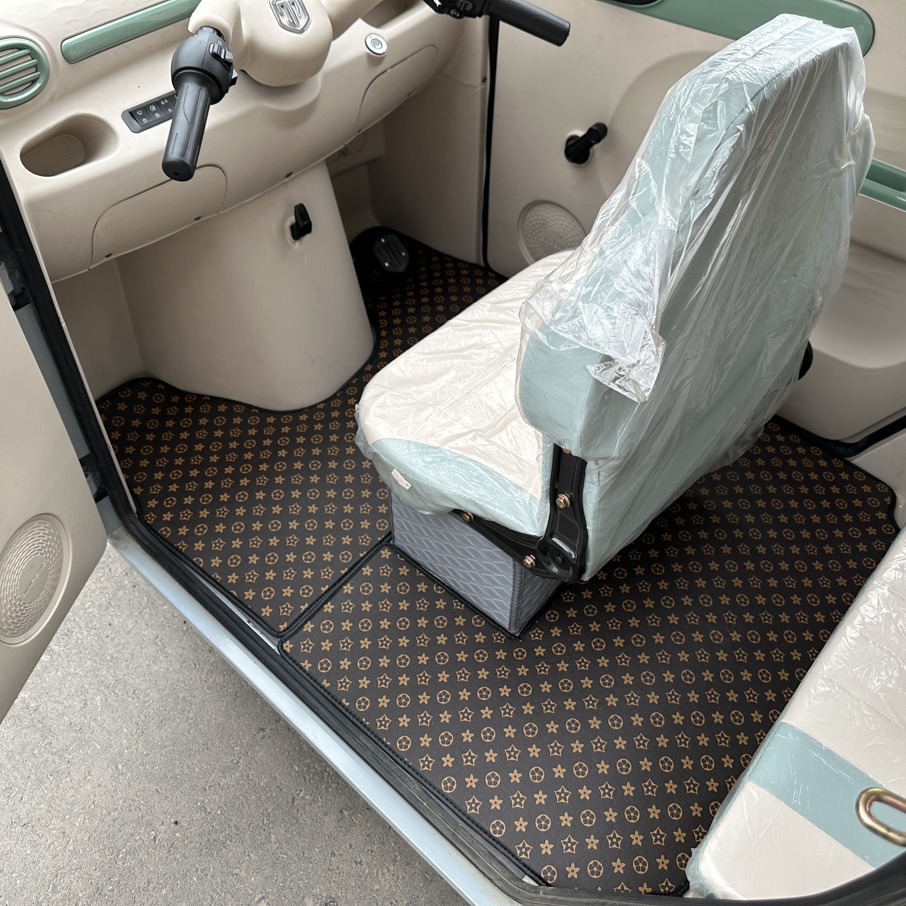 【全封闭三轮四轮车专用脚垫】盛昊金彭爱玛海宝小鸟牛电雪宝脚踩垫