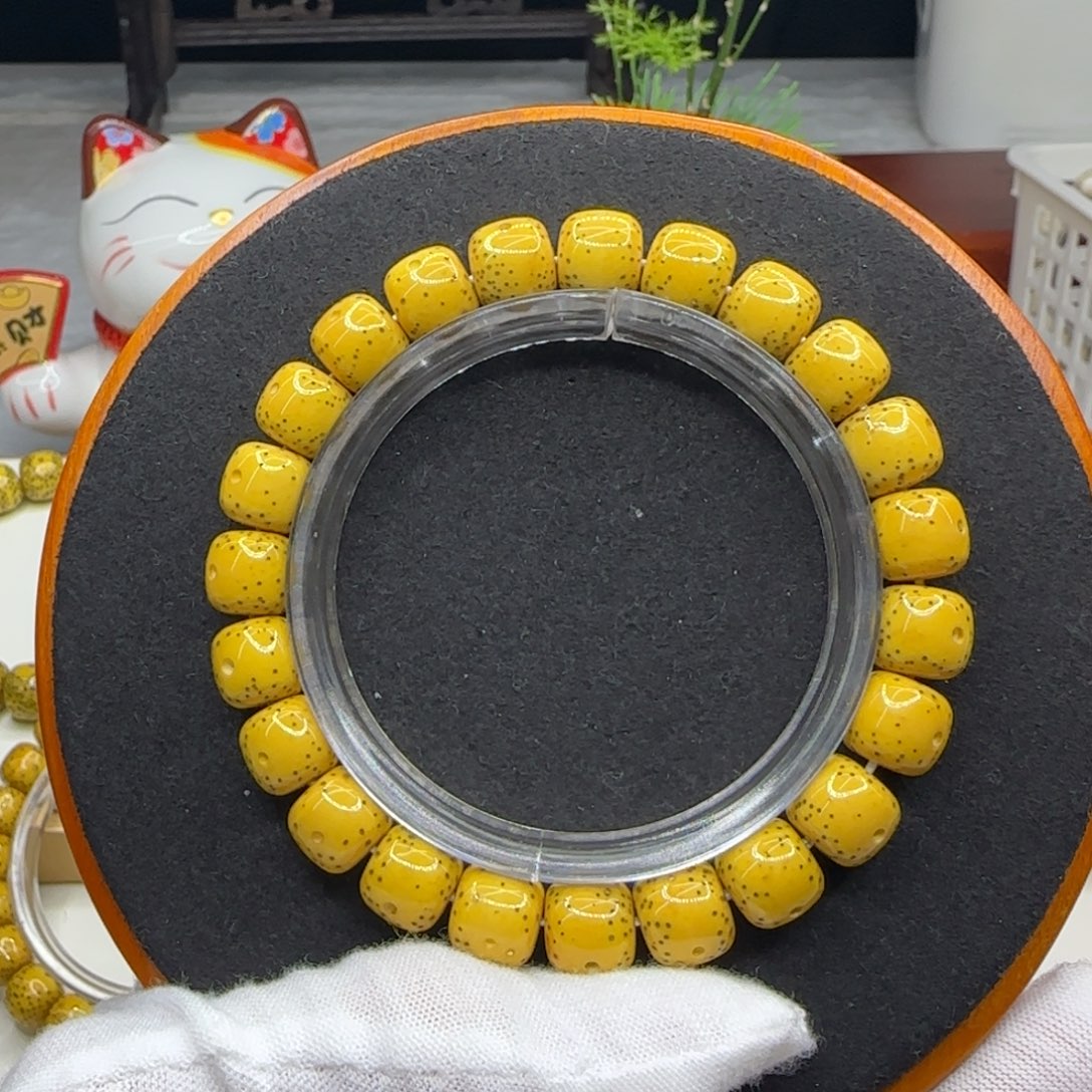 爱****手串星月菩提鸡油黄通体大留白10×9同枝果