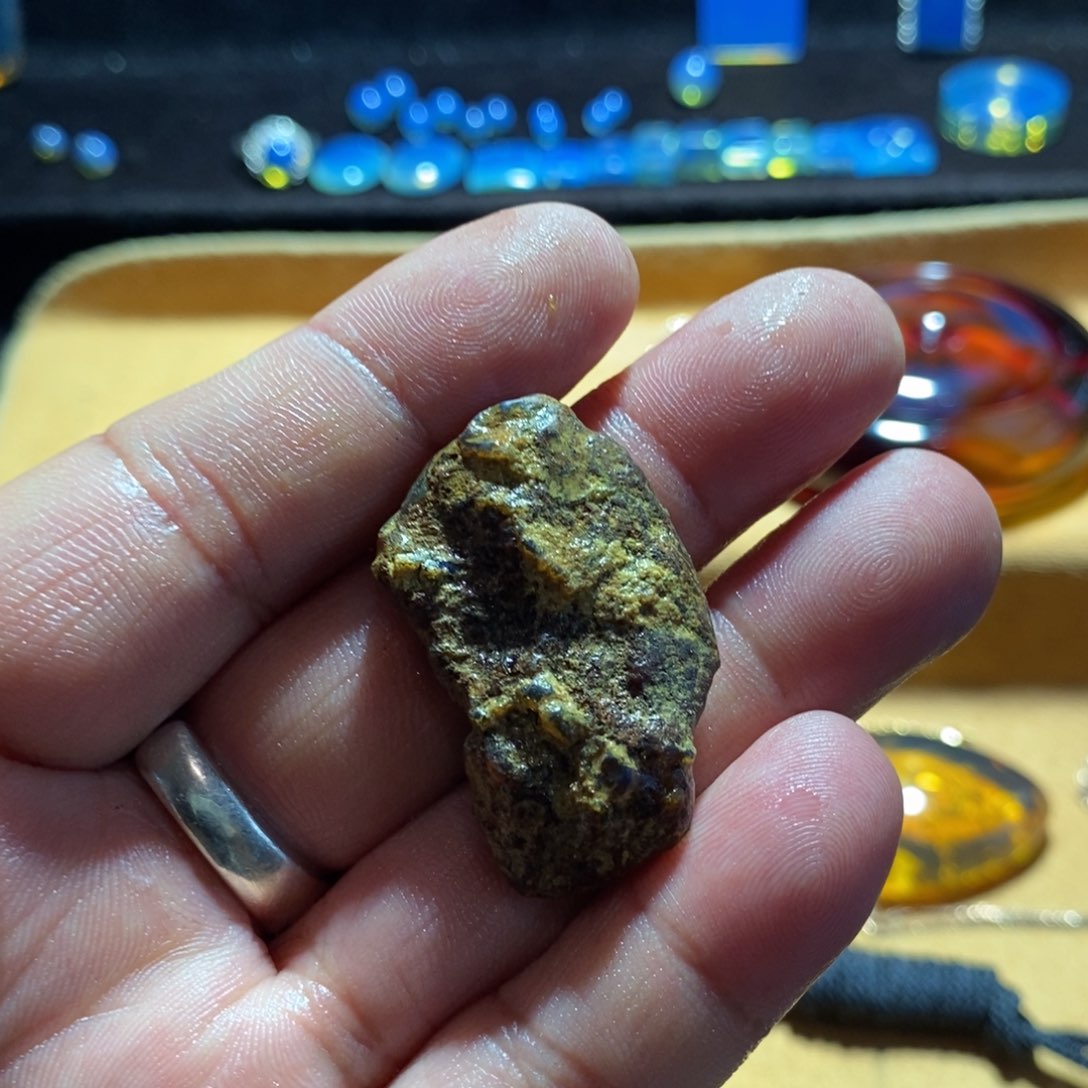 琥珀裸石未镶嵌多米尼加蓝珀