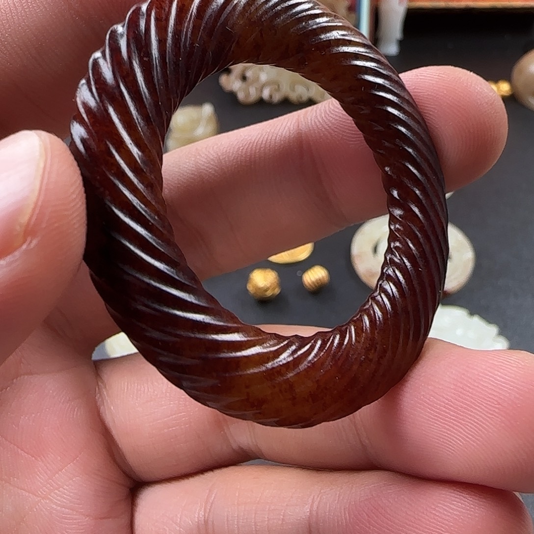 新***长颈饰未镶嵌和田玉