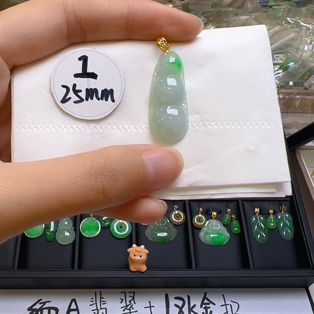 翡翠颈饰18K金镶嵌翡翠